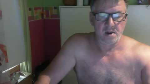 Snapshot of capitaine1959 chatting on July 14, 12:33 pm capitaine1959 online show from July 14, 12:33 pm