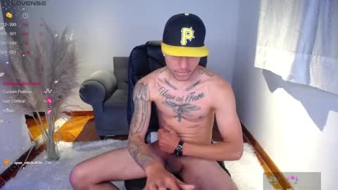Snapshot of capoink chatting on May 7, 11:54 pm Jonny online show from May 7, 11:54 pm