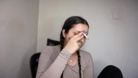 Emma online show from April 1, 1:41 pm