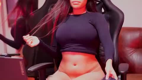 Snapshot of capriciousqueen chatting on June 13, 4:32 am Miyah online show from June 13, 4:32 am