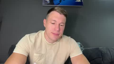 Snapshot of capt_oliver chatting on June 17, 8:50 am follow my twitter online show from June 17, 8:50 am