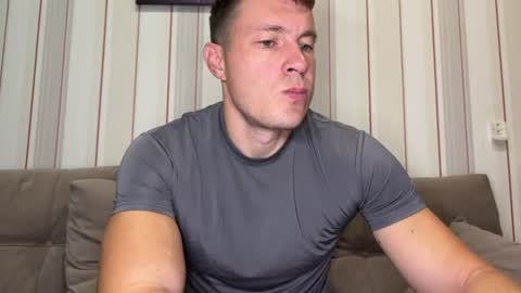 Snapshot of capt_oliver chatting on June 19, 9:35 am follow my twitter online show from June 19, 9:35 am