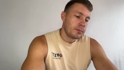 Snapshot of capt_oliver chatting on June 21, 9:34 am follow my twitter online show from June 21, 9:34 am