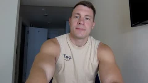 Snapshot of capt_oliver chatting on June 23, 9:18 am follow my twitter online show from June 23, 9:18 am