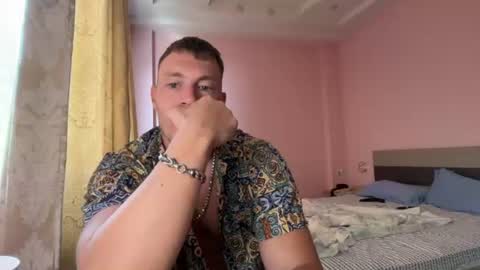 Snapshot of capt_oliver chatting on July 7, 9:13 am follow my twitter online show from July 7, 9:13 am