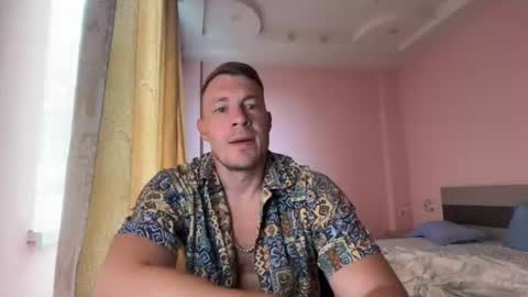 Snapshot of capt_oliver chatting on July 8, 9:14 am follow my twitter online show from July 8, 9:14 am