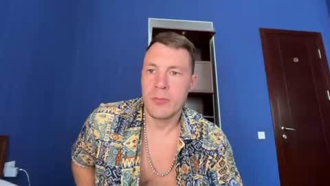 Snapshot of capt_oliver chatting on July 12, 9:00 am follow my twitter online show from July 12, 9:00 am