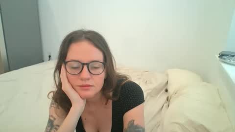 caraviolet online show from May 27, 10:51 pm