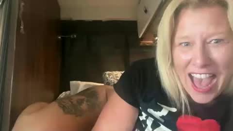 carebear5719 online show from June 19, 7:17 pm