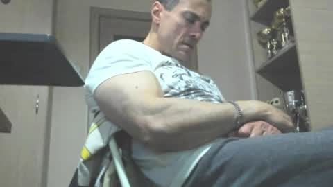 Snapshot of carin_the_body chatting on April 21, 1:42 am Laz online show from April 21, 1:42 am