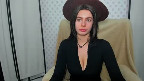 Snapshot of carlisosexy chatting on July 19, 7:17 pm CarliSoSexy online show from July 19, 7:17 pm