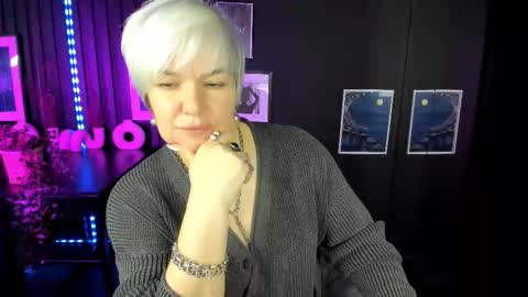 Snapshot of carmensoft chatting on December 19, 9:44 pm Carmen online show from December 19, 9:44 pm