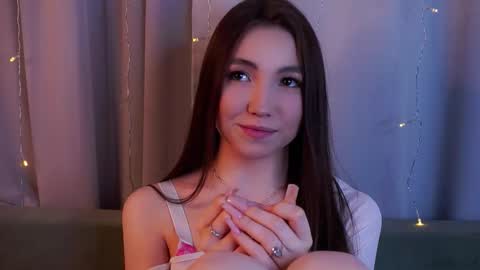 Snapshot of carminacollar chatting on March 4, 8:37 pm Aria3 online show from March 4, 8:37 pm