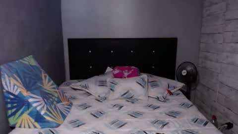 Snapshot of caro_milf_ chatting on November 8, 7:01 pm Caro milf online show from November 8, 7:01 pm