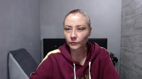 Snapshot of caro_milf_ chatting on April 7, 10:48 am Caro milf online show from April 7, 10:48 am