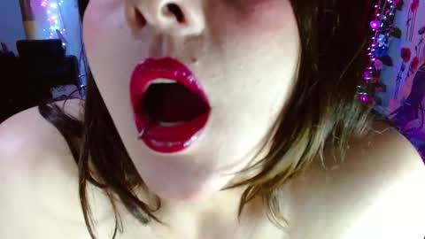 Carolina online show from June 1, 10:33 pm
