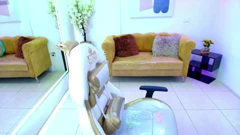 CAROLINA.  online show from April 18, 12:42 pm