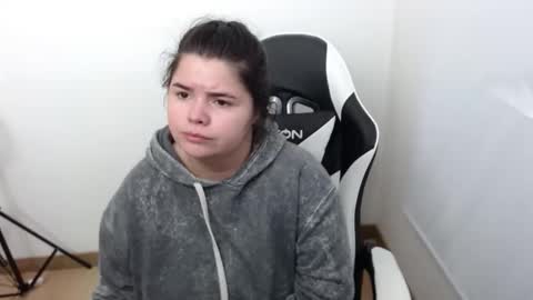 Snapshot of carolina_lee12 chatting on April 7, 5:08 am carolina online show from April 7, 5:08 am