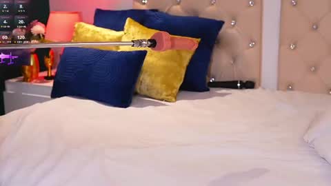 Snapshot of caroline_adams_ chatting on June 22, 10:29 pm GMT-5 1600-2230 online show from June 22, 10:29 pm