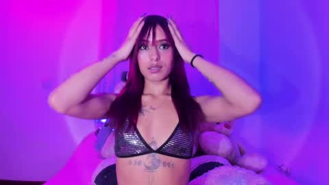 Snapshot of caroline_cute7 chatting on May 27, 11:57 pm caroline 3 online show from May 27, 11:57 pm