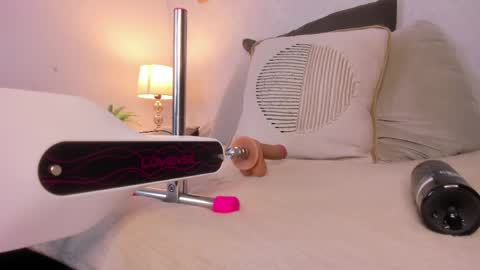  Caroline  online show from April 15, 11:39 am