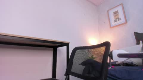  Caroline  online show from April 18, 11:25 am