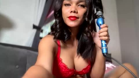 caroline_east online show from April 4, 12:42 am