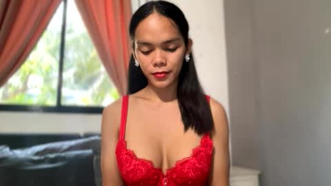 caroline_east online show from April 16, 2:01 am