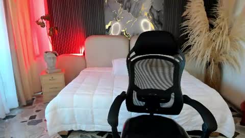 Snapshot of carolinefyre chatting on July 2, 12:44 pm Caroline online show from July 2, 12:44 pm