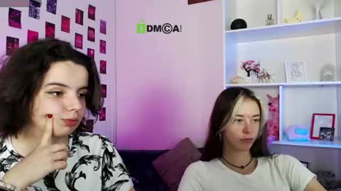 Snapshot of casey_meow_ chatting on June 17, 8:39 am casey_meow_ online show from June 17, 8:39 am