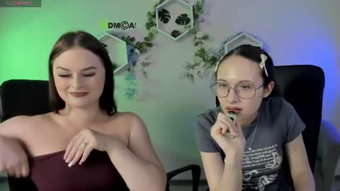 Snapshot of casey_meow_ chatting on July 4, 8:42 am casey_meow_ online show from July 4, 8:42 am