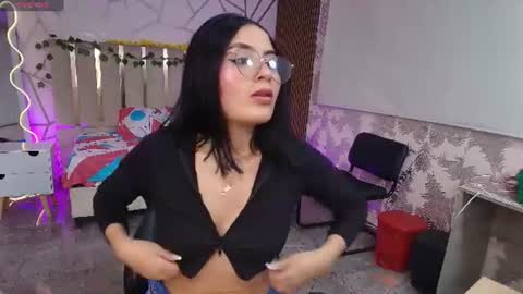 Snapshot of casse_tay chatting on July 12, 3:52 am casse_tay online show from July 12, 3:52 am