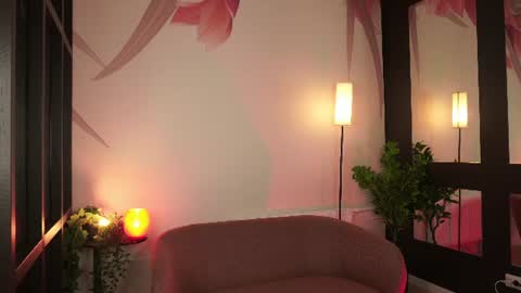 Hello my name is Cassie and my friend Nilo is also here online show from July 23, 6:28 pm