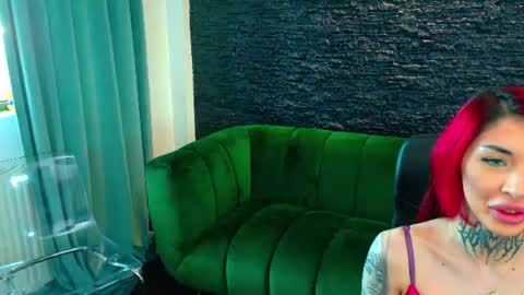 Snapshot of cassyfoxyy chatting on July 12, 4:25 am Cassy online show from July 12, 4:25 am
