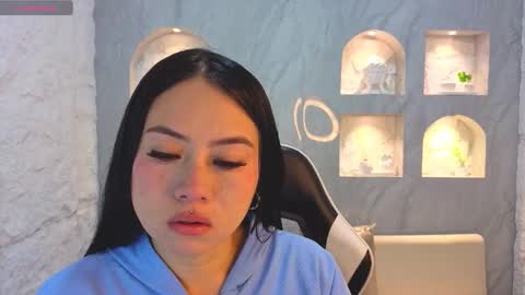 Snapshot of catalina_tx_ chatting on February 9, 1:04 pm Online 800 to 1400 online show from February 9, 1:04 pm