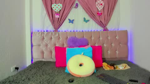 catherine_and_tara online show from June 7, 7:39 pm