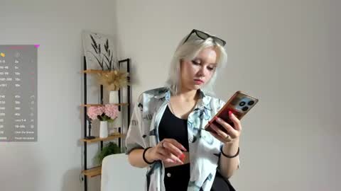 Snapshot of cathiearzabala chatting on July 1, 11:01 am Mia online show from July 1, 11:01 am