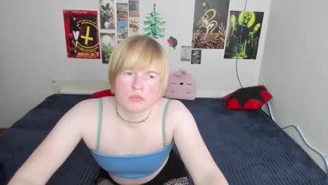 cattie_w_ online show from February 10, 1:21 am