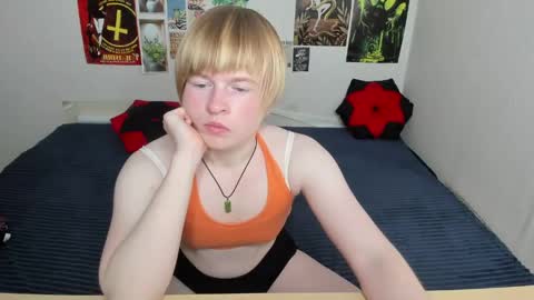 cattie_w_ online show from May 27, 1:13 am