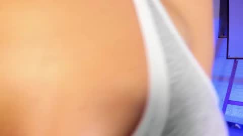 Snapshot of catvalentinee_ chatting on December 4, 6:11 am catvalentinee_ online show from December 4, 6:11 am