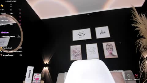 Snapshot of catvalentinee_ chatting on December 31, 1:36 am catvalentinee_ online show from December 31, 1:36 am