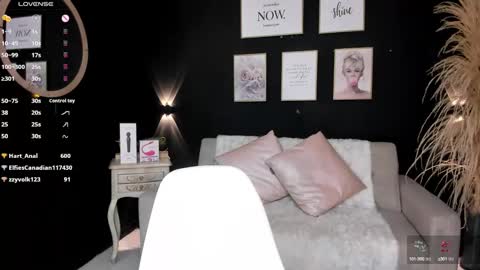 Snapshot of catvalentinee_ chatting on December 31, 4:38 am catvalentinee_ online show from December 31, 4:38 am