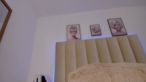 Snapshot of catvalentinee_ chatting on October 31, 9:43 am catvalentinee_ online show from October 31, 9:43 am