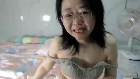 Snapshot of cbz112233 chatting on January 1, 4:39 pm ANNYANNY online show from January 1, 4:39 pm