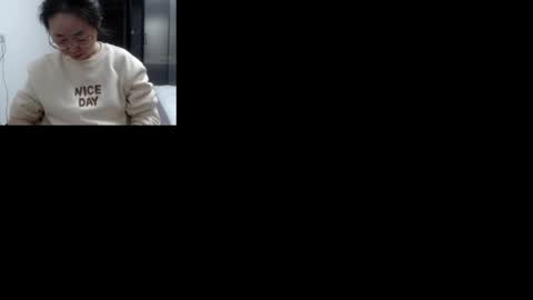 Snapshot of cbz112233 chatting on February 15, 6:01 pm ANNYANNY online show from February 15, 6:01 pm