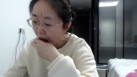 Snapshot of cbz112233 chatting on March 5, 4:35 pm ANNYANNY online show from March 5, 4:35 pm