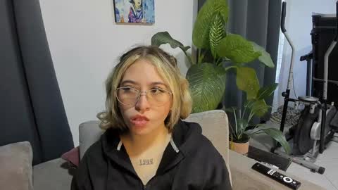 ccuteass online show from December 4, 11:30 am