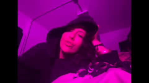 cece_vibez online show from December 1, 4:34 pm