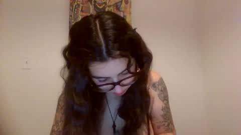 Snapshot of ceceluv27 chatting on November 23, 1:05 am ceceluv27 online show from November 23, 1:05 am