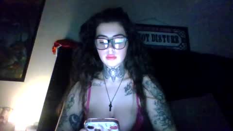 Snapshot of ceceluv27 chatting on December 19, 3:02 am ceceluv27 online show from December 19, 3:02 am